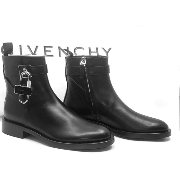 GIVENCHY LEATHER METAL LOGO LOCK
ANKLE BOOTS BOOTIES STACKED HEEL NEW
SIZE 6 - Picture 11 of 16